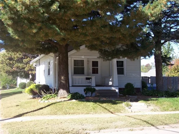 148 Bowling St SW, Cedar Rapids, IA 52404