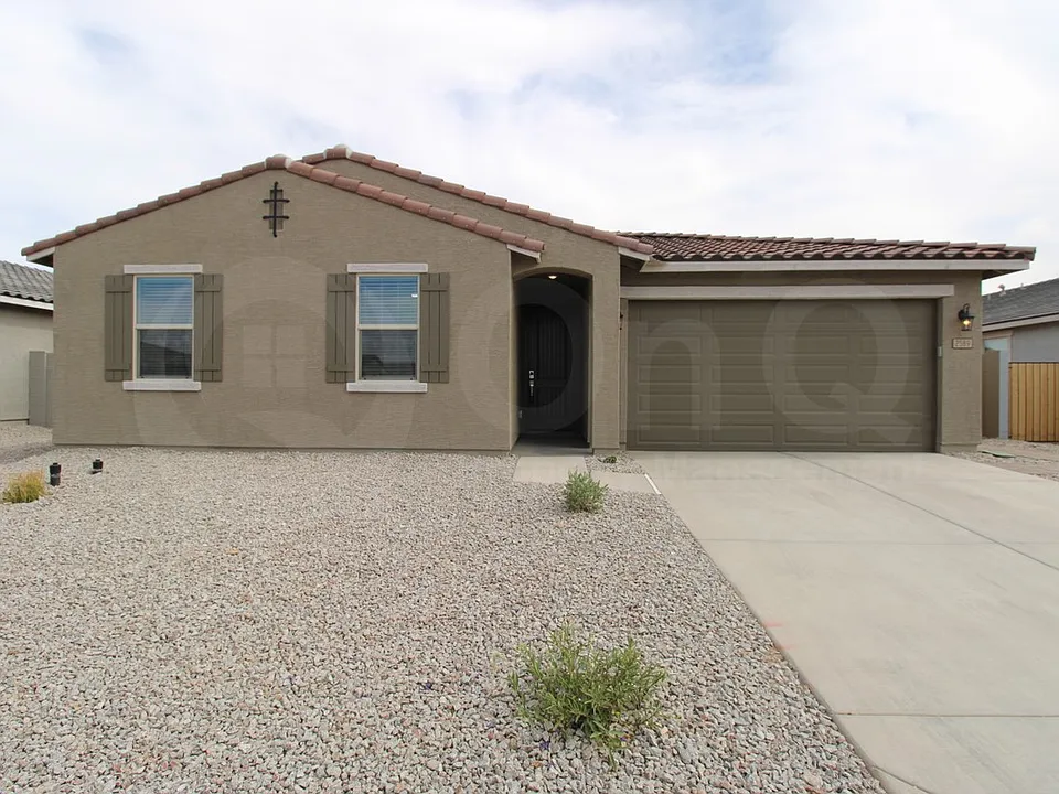 2589 E San Miguel Dr