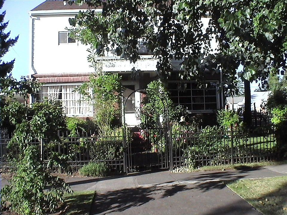 2nd image of 7705 N Willamette Blvd