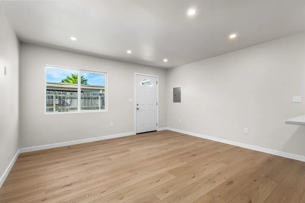 2 bed, 600 sqft, $1,995 — Photo 4