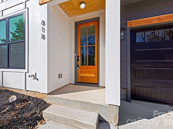 2nd image of 818 Yellowstone Dr