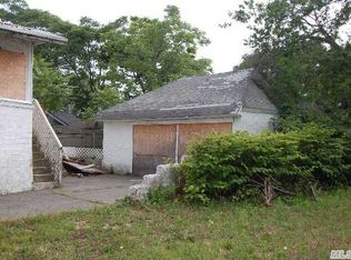 38 Doges Promenade, Lindenhurst, NY 11757