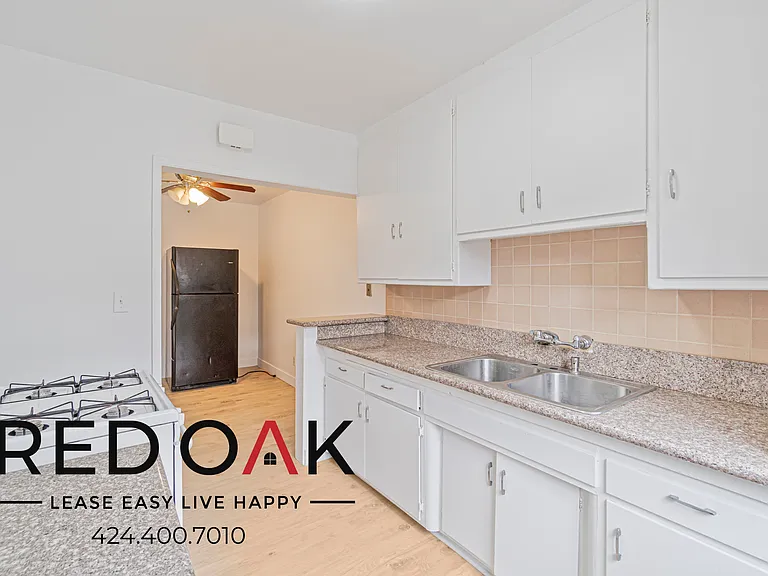 3925 Roxanne Ave #4 — Photo 8
