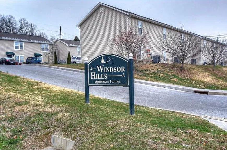 Windsor Hills Condominiums — Photo 1
