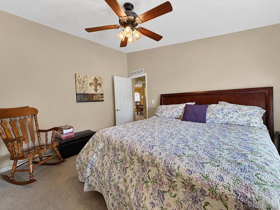 551 Twin Lakes Dr, photo 18