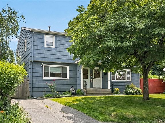 2nd image of 633 E Merrimack St #633