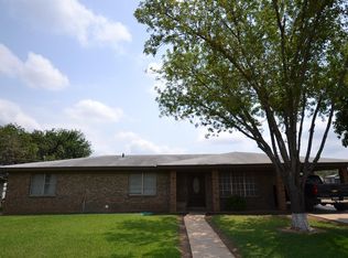 204 E Lake St, Crystal City, TX 78839