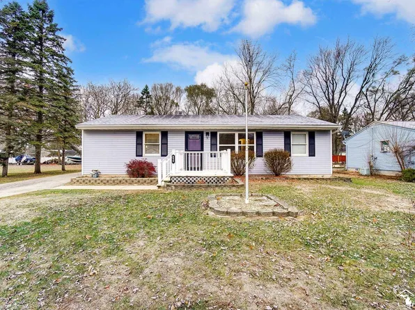 890 Fairfield Dr, Temperance, MI 48182