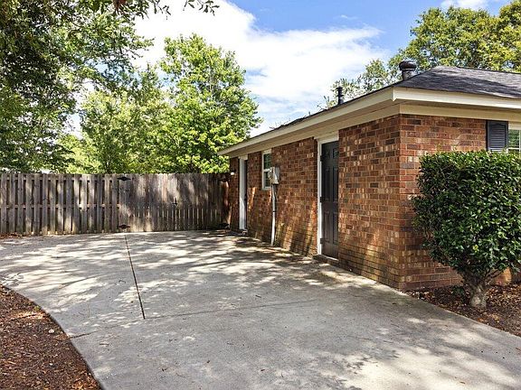 4th image of 318 Meadow Court