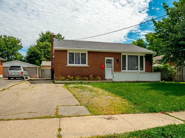 7160 Waters Ave, Niagara Falls, ON L2G 5X6