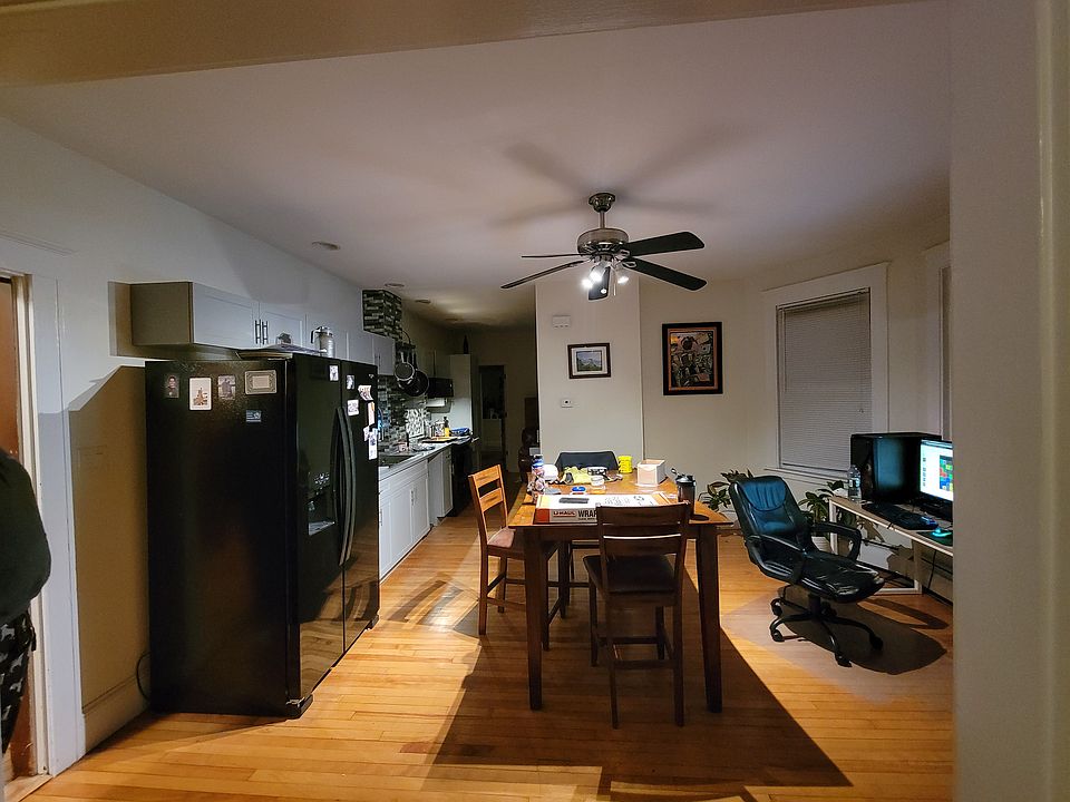 Open concept kitchen and dinning