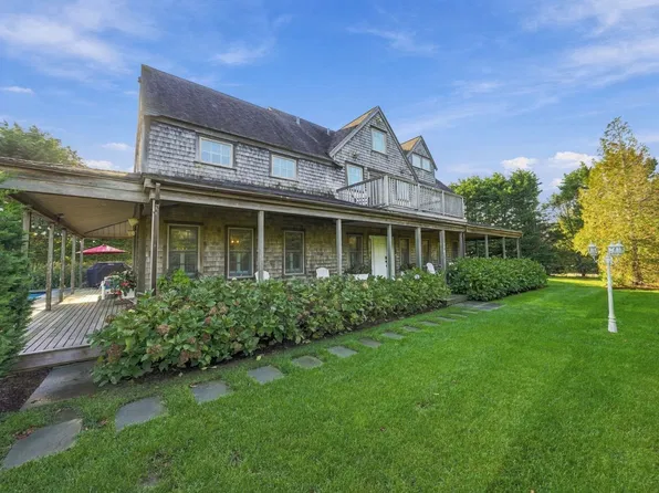 17 Daffodil Ln #A, Nantucket, MA 02554