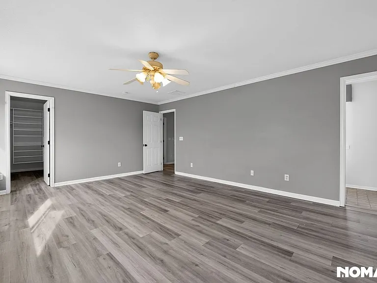 454 E 77th Pl — Photo 17