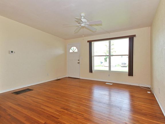2nd image of 3229 Riverview Ln