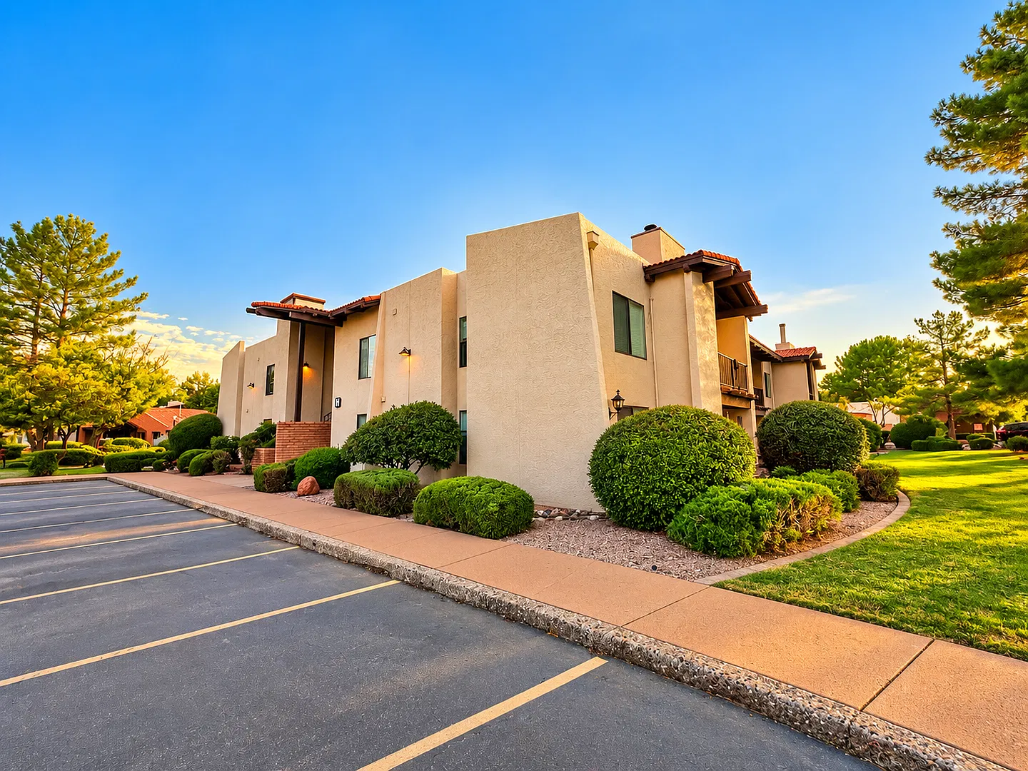 Unfurnished, 1-year long-term rental 750 off 1st month rent w/ 1 year lease agreement** — Photo 2