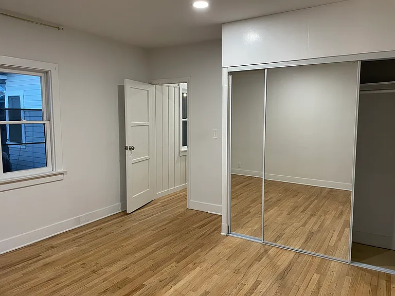 155 S Grand Oaks Ave — Photo 18