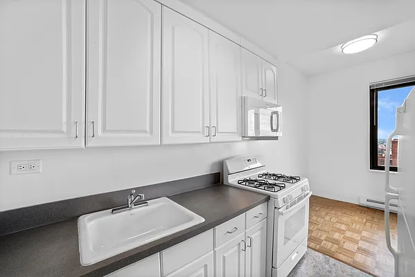 Rented by Edwards & Noble Properties LTD | media 10