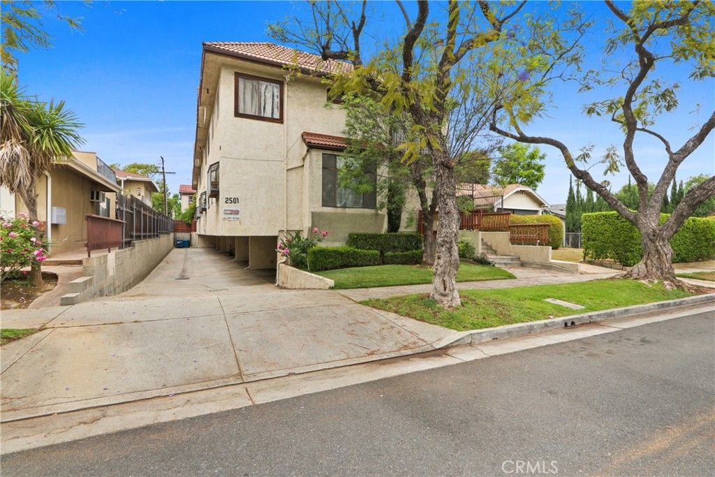 Apartment in Alhambra, Los Angeles - View 2
