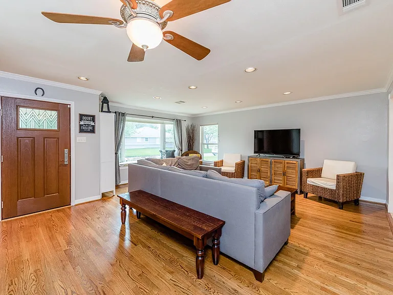 8323 Lorrie Dr — Photo 5