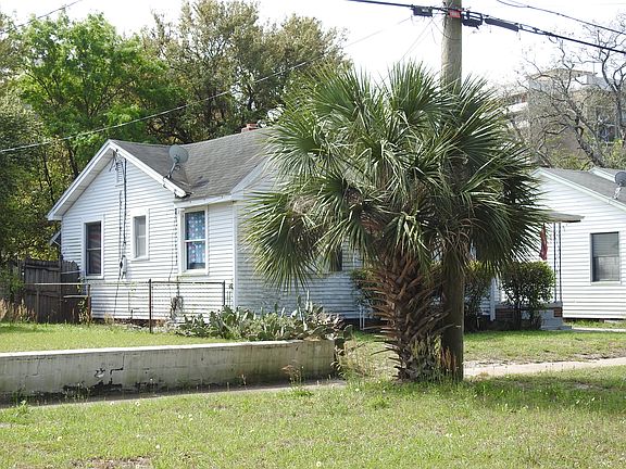 2nd image of 612 W 46th St