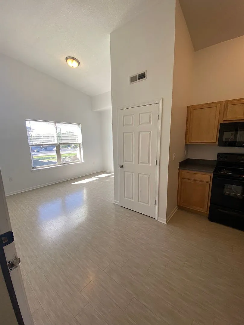 825 S Maguire St. — Photo 4