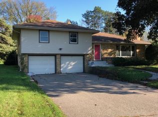 1710 Vicki Ln, Mendota Heights, MN 55118