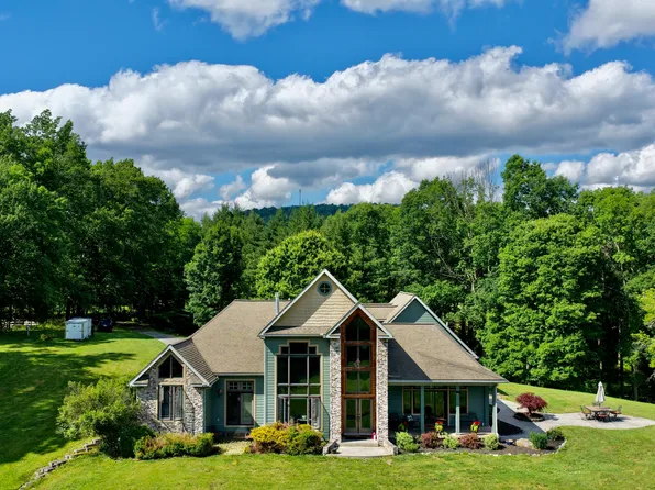 212 Ironwood Ln, Rupert, WV 25984