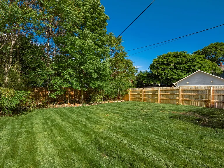 853 Summit St — Photo 29