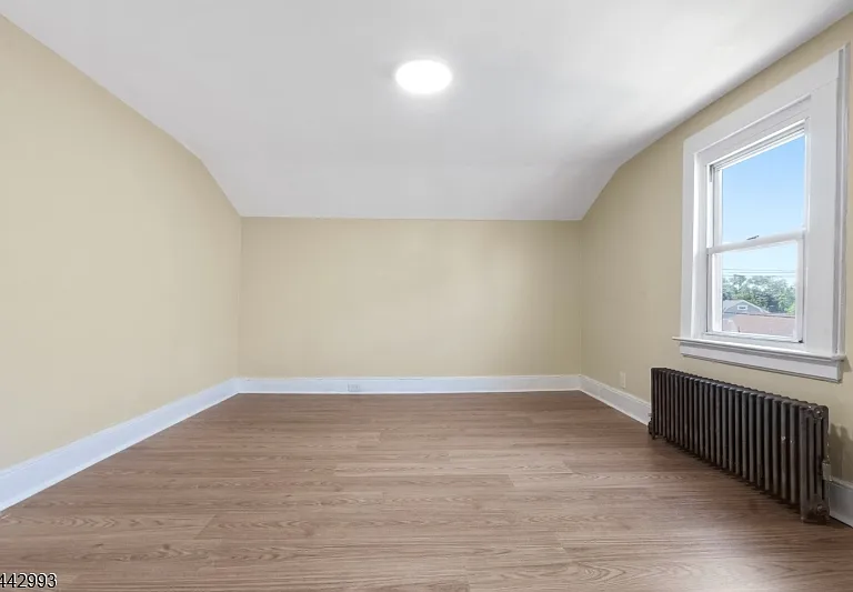 196 Broughton Ave — Photo 10