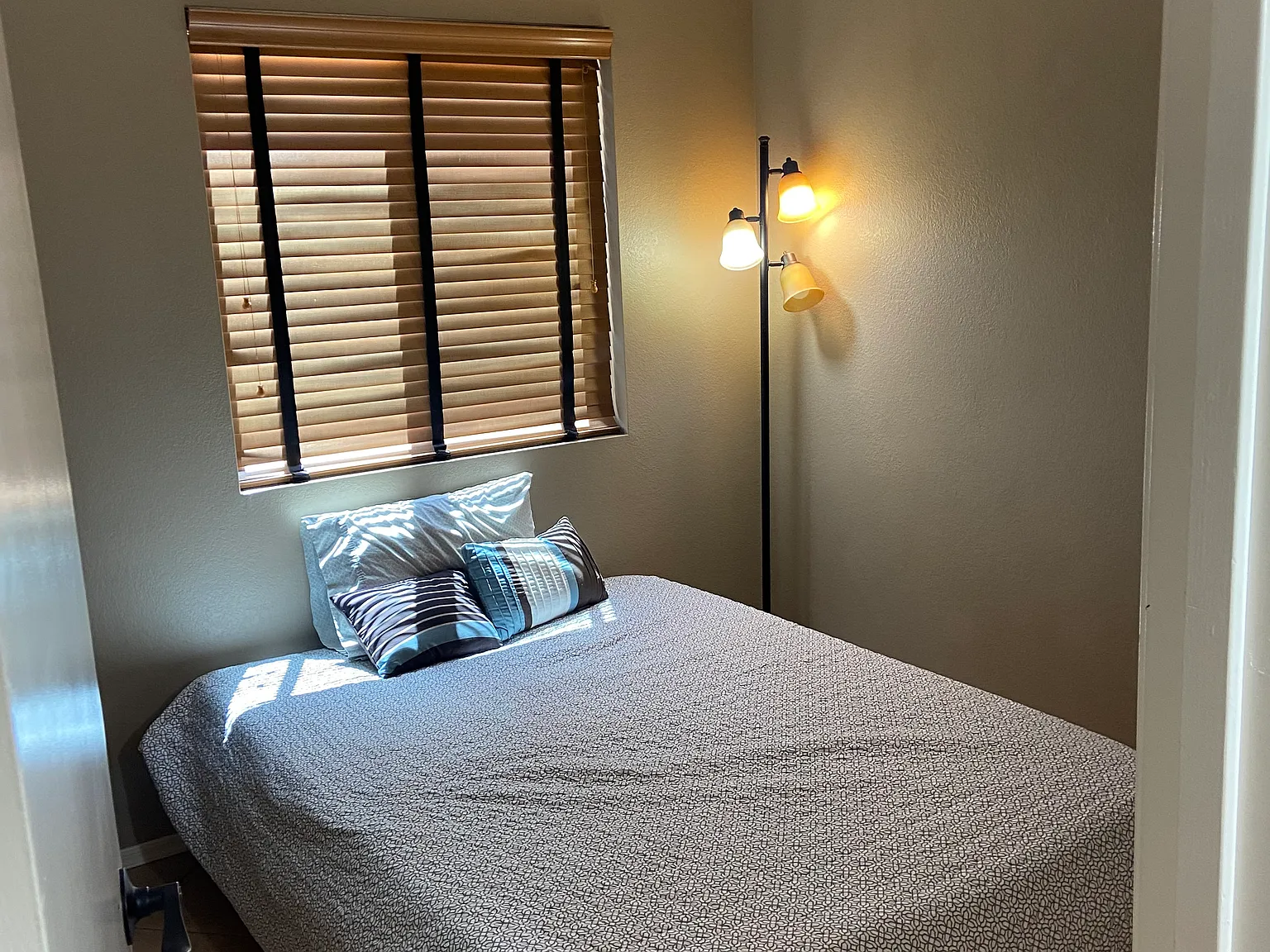 3 bed, 1180 sqft, $3,000 — Photo 4