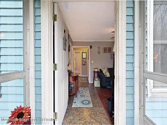 3rd image of 336 Lincoln Ct