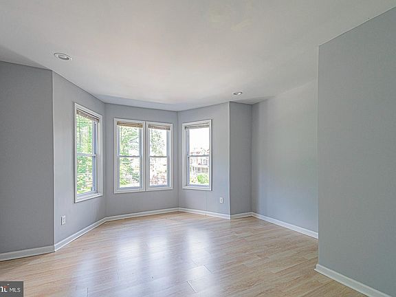 2nd image of 5102 Larchwood Ave #2