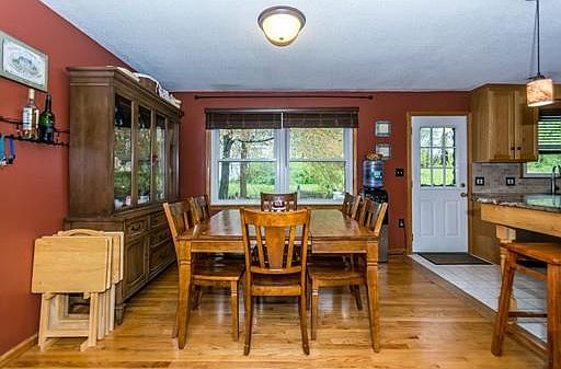 4th image of 14 Crestshire Ln
