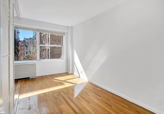 4th image of 33 Greenwich Ave APT 4L
