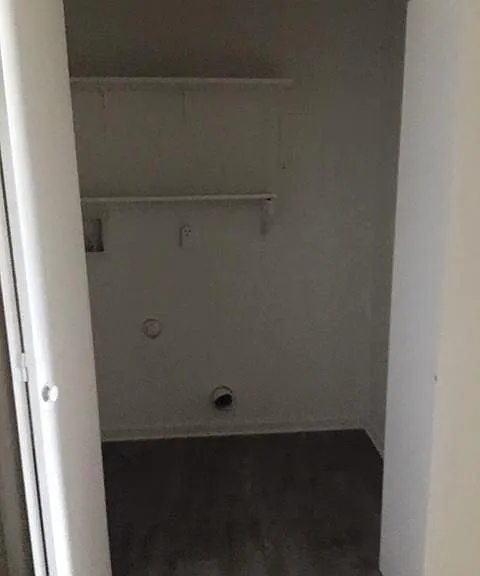 513 Newton St — Photo 9