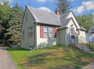 655 Lavoie Ave, Elgin, IL 60120