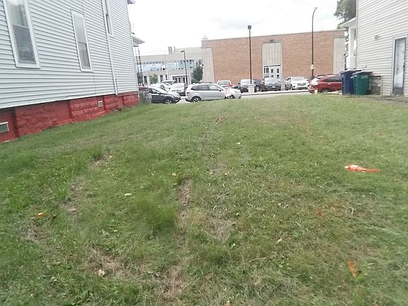 4th image of 436 Woodlawn Ave