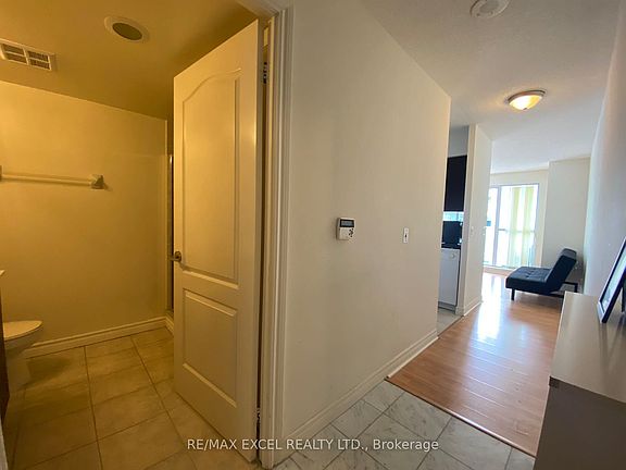 4th image of 70 Town Centre Ct #2807