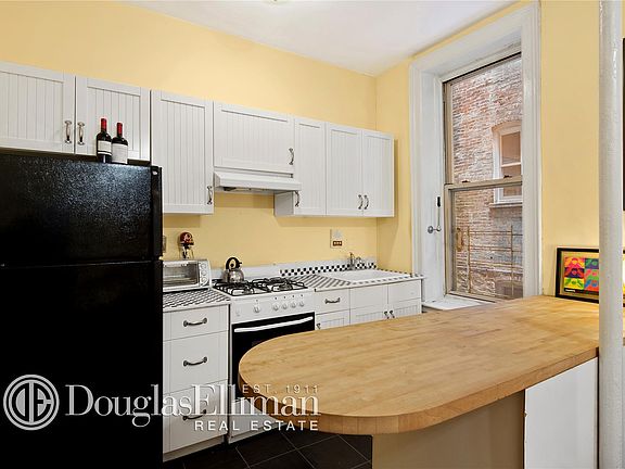 4th image of 328 W 96th St APT A