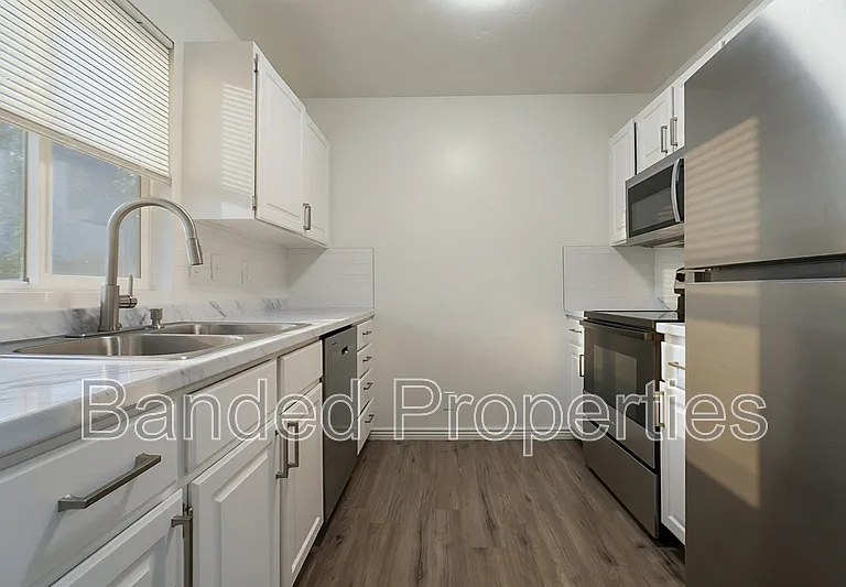 325 E Mill St S #3 — Photo 11