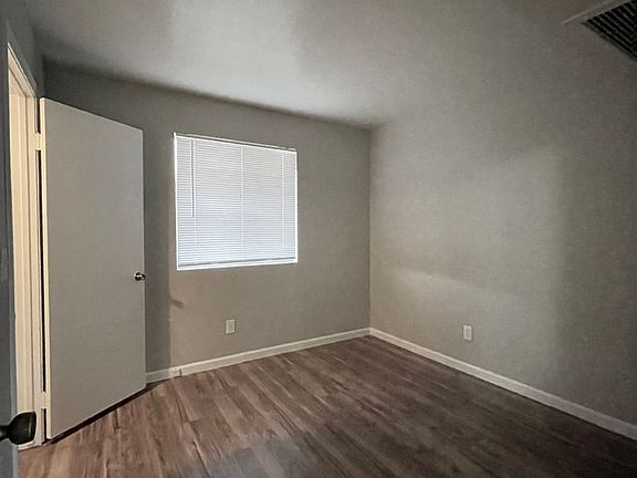 5th image of 2010 E Sweetwater Ave APT 5