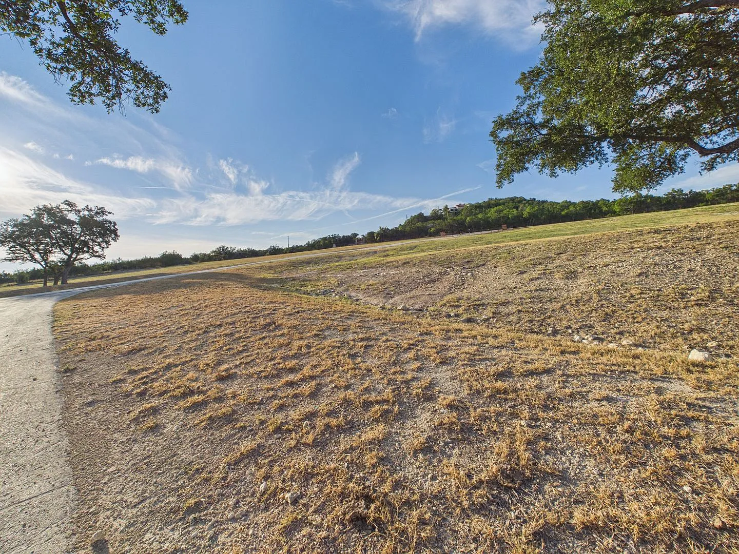 Spacious 2 Bedroom Home with Large Kitchen, Office & 18 Acres — Photo 4