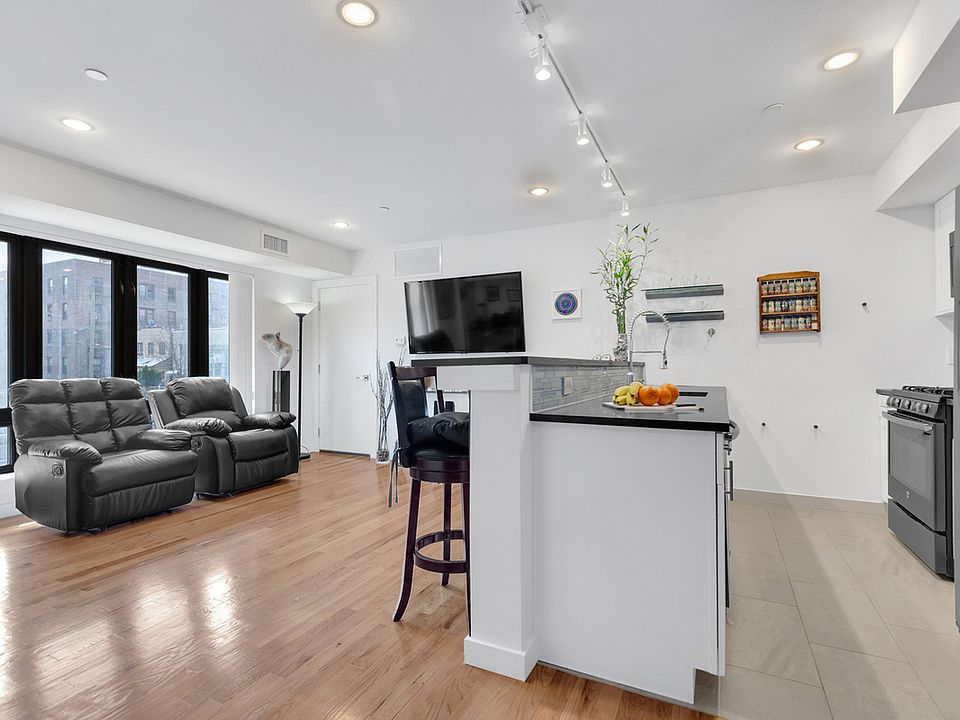 1st image of 30-25 21st St #6DB