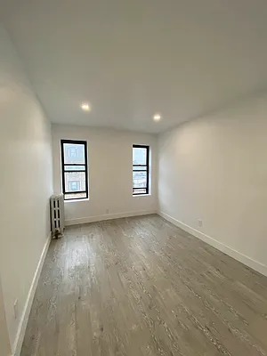 Rented by City Prime Commercial Realty  | media 13