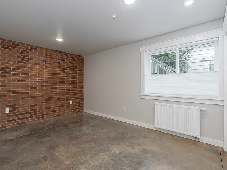 6960 SW Canyon Rd — Photo 11