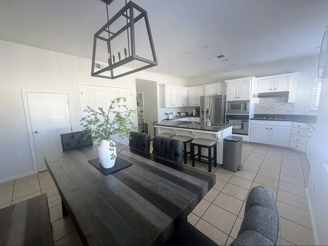 4 bed, 2312 sqft, $2,900 — Photo 4