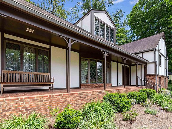 3rd image of 3011 Lancaster Dr