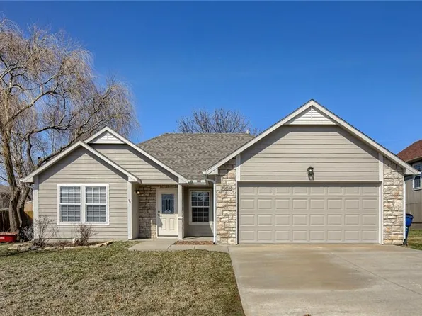 906 E 14th Ter, Eudora, KS 66025