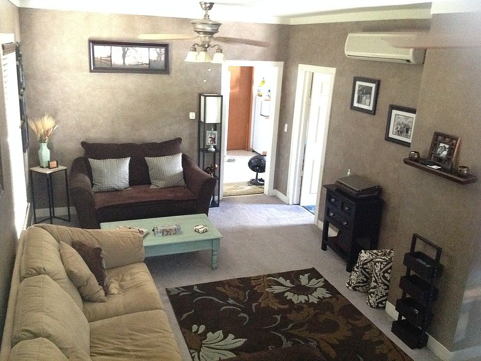 2nd image of 712 S Camas Ave
