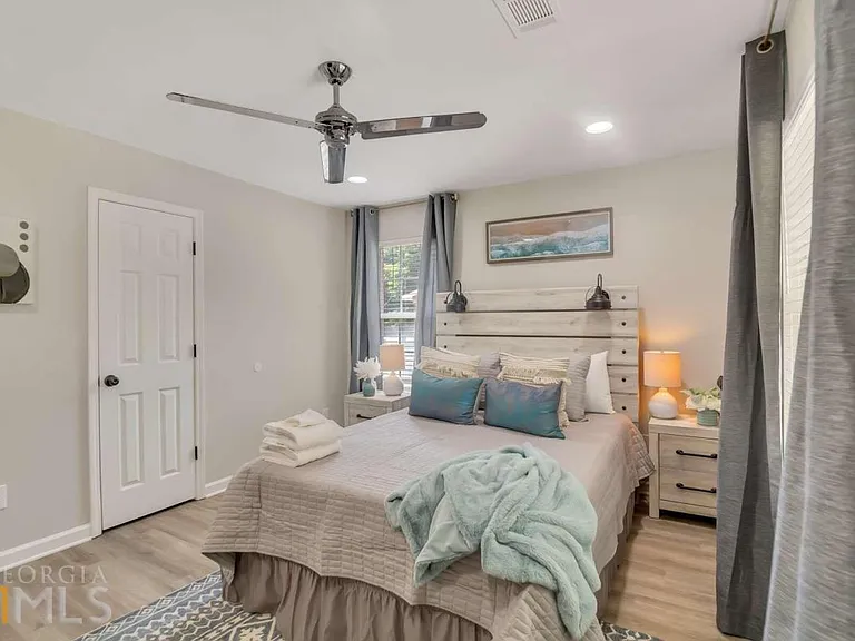 5551 Davis Dr — Photo 8